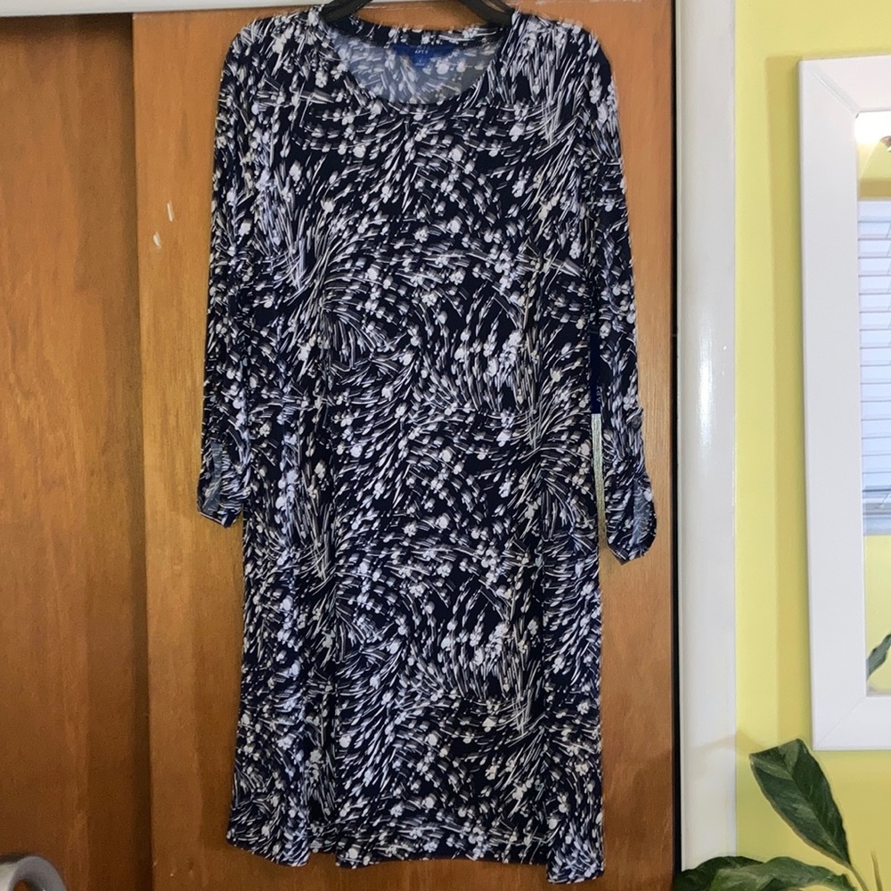 NWT APT 9 SHIFT DRESS SIZE LARGE